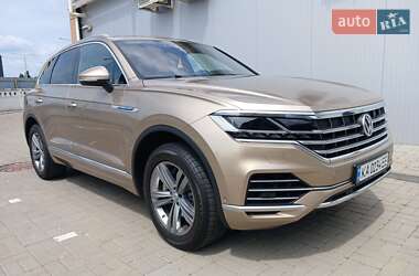 Внедорожник / Кроссовер Volkswagen Touareg 2018 в Киеве