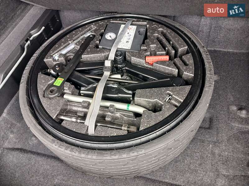 Внедорожник / Кроссовер Volkswagen Touareg 2018 в Киеве