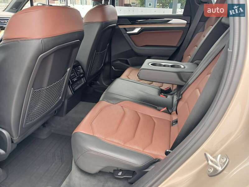 Внедорожник / Кроссовер Volkswagen Touareg 2018 в Киеве