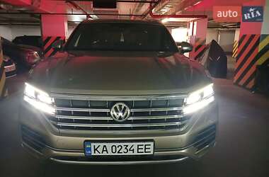 Позашляховик / Кросовер Volkswagen Touareg 2018 в Києві