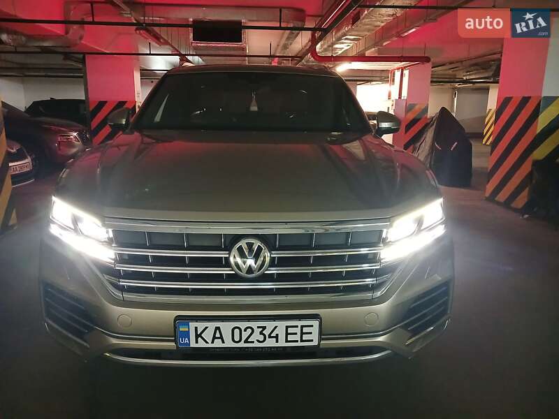 Внедорожник / Кроссовер Volkswagen Touareg 2018 в Киеве