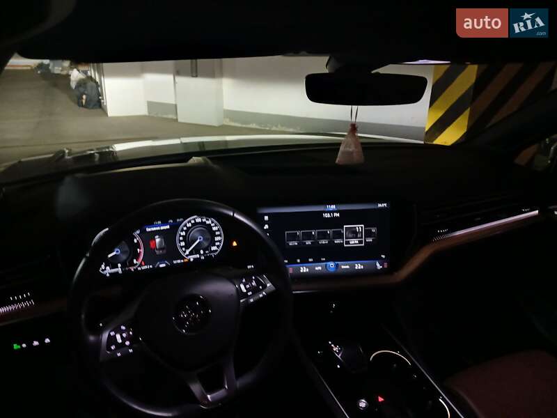 Внедорожник / Кроссовер Volkswagen Touareg 2018 в Киеве