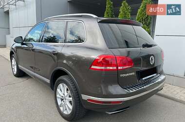 Внедорожник / Кроссовер Volkswagen Touareg 2015 в 