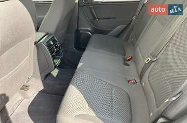 Внедорожник / Кроссовер Volkswagen Touareg 2015 в 