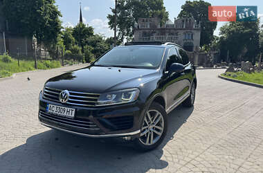 Внедорожник / Кроссовер Volkswagen Touareg 2015 в Луцке