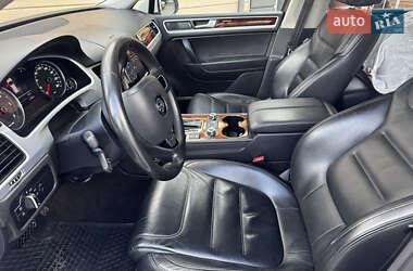 Внедорожник / Кроссовер Volkswagen Touareg 2011 в 