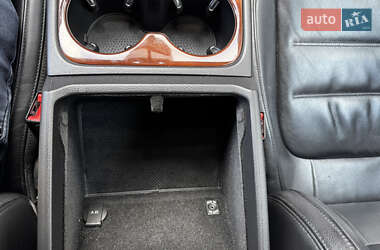 Внедорожник / Кроссовер Volkswagen Touareg 2011 в 
