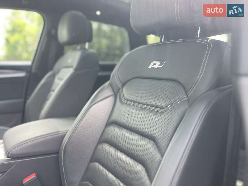Позашляховик / Кросовер Volkswagen Touareg 2019 в Умані