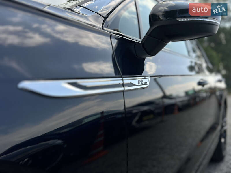 Позашляховик / Кросовер Volkswagen Touareg 2019 в Умані