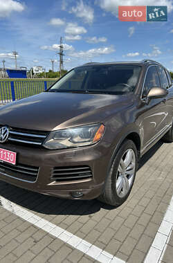 Внедорожник / Кроссовер Volkswagen Touareg 2012 в Нововолынске