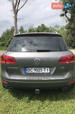 Внедорожник / Кроссовер Volkswagen Touareg 2011 в 