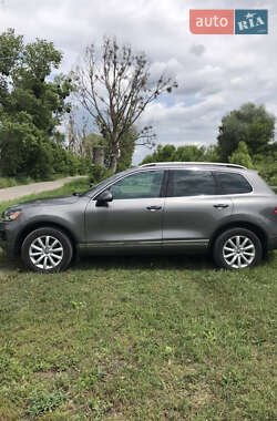Внедорожник / Кроссовер Volkswagen Touareg 2011 в 