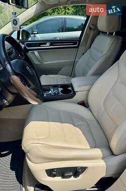 Позашляховик / Кросовер Volkswagen Touareg 2014 в 