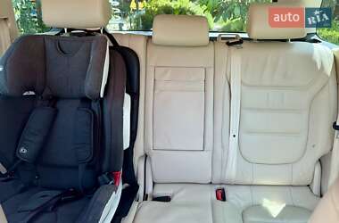 Позашляховик / Кросовер Volkswagen Touareg 2014 в 