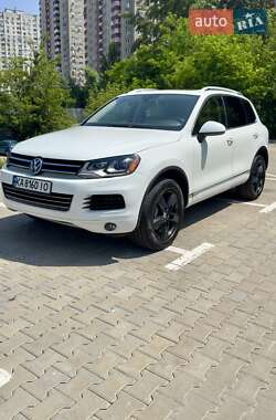Позашляховик / Кросовер Volkswagen Touareg 2014 в 