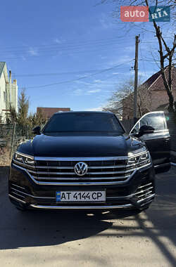 Внедорожник / Кроссовер Volkswagen Touareg 2018 в Надворной