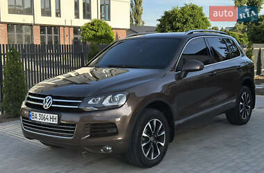 Внедорожник / Кроссовер Volkswagen Touareg 2014 в Умани