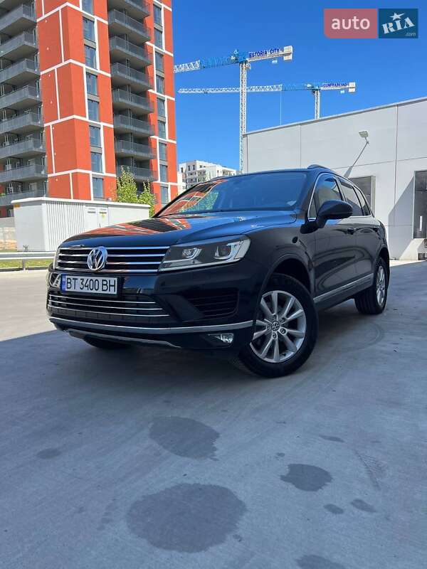 Внедорожник / Кроссовер Volkswagen Touareg 2016 в 