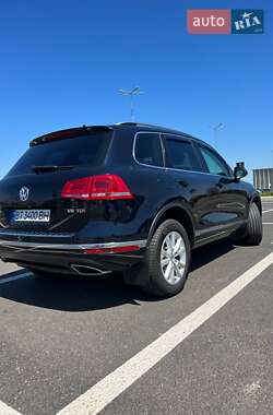 Внедорожник / Кроссовер Volkswagen Touareg 2016 в 
