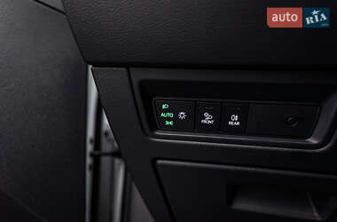 Позашляховик / Кросовер Volkswagen Touareg 2022 в 