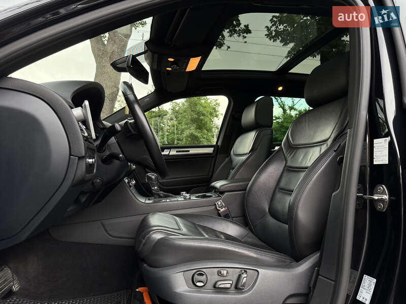 Позашляховик / Кросовер Volkswagen Touareg 2014 в Миколаєві