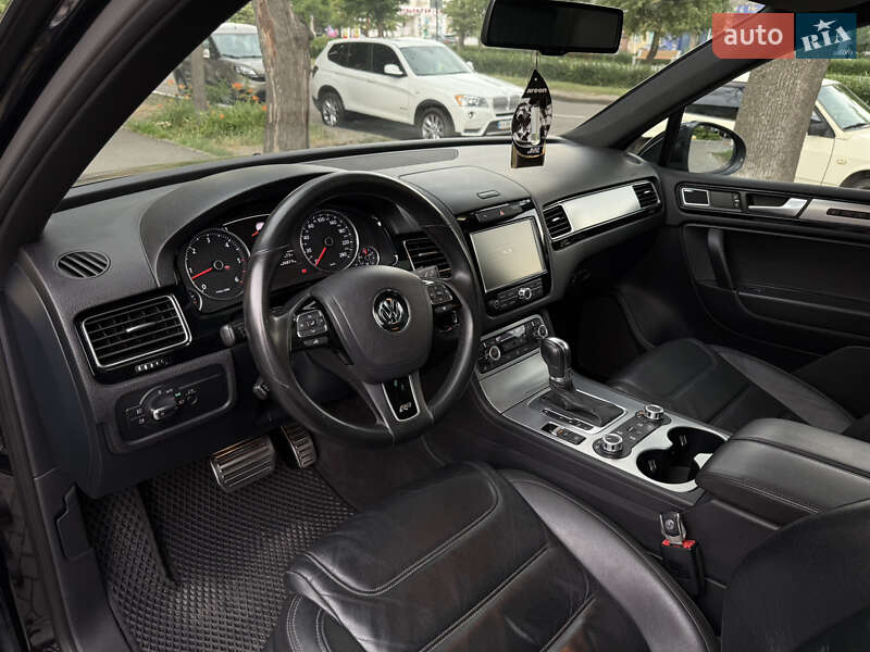 Позашляховик / Кросовер Volkswagen Touareg 2014 в Миколаєві