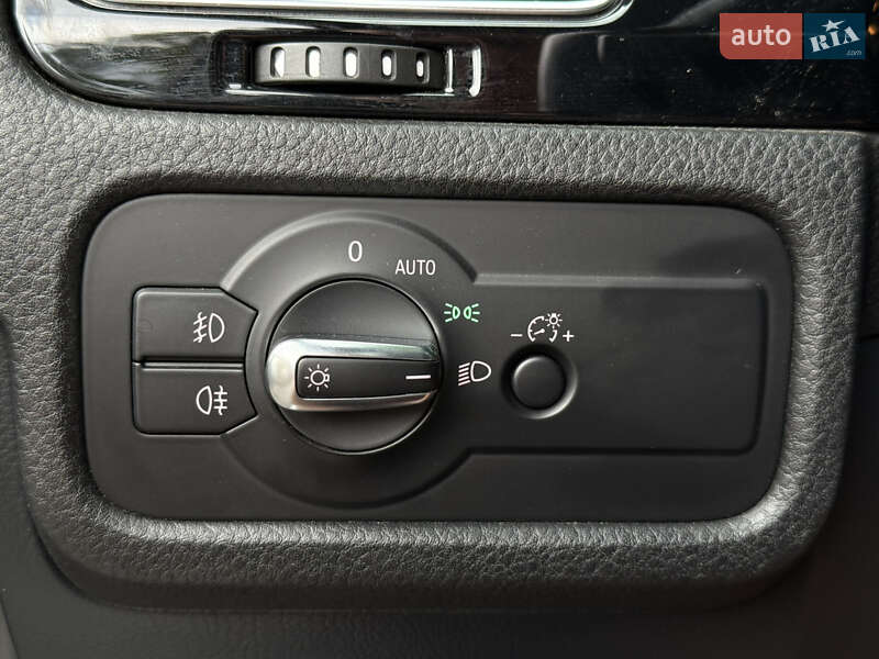 Позашляховик / Кросовер Volkswagen Touareg 2014 в Миколаєві