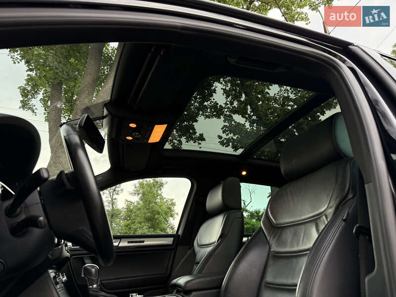 Позашляховик / Кросовер Volkswagen Touareg 2014 в Миколаєві