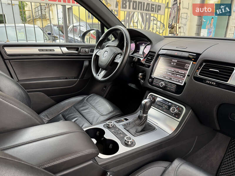 Позашляховик / Кросовер Volkswagen Touareg 2014 в Миколаєві