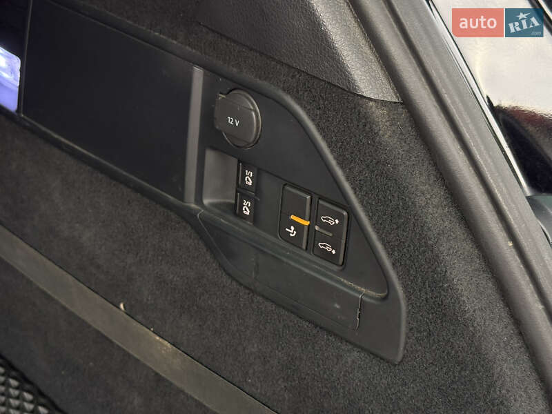 Позашляховик / Кросовер Volkswagen Touareg 2014 в Миколаєві