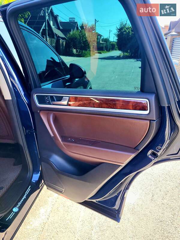 Позашляховик / Кросовер Volkswagen Touareg 2012 в Опішне