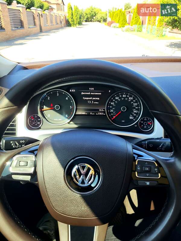 Позашляховик / Кросовер Volkswagen Touareg 2012 в Опішне