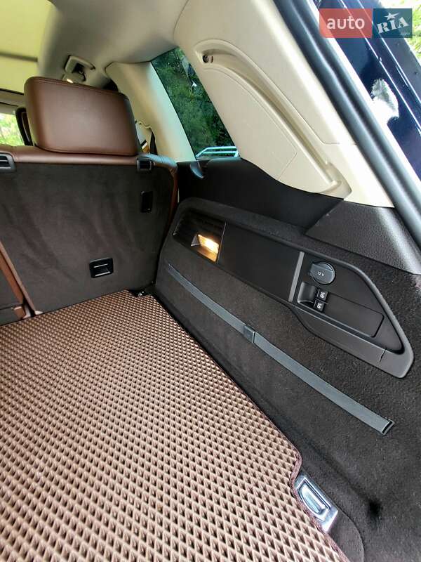 Позашляховик / Кросовер Volkswagen Touareg 2012 в Опішне