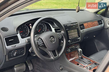 Внедорожник / Кроссовер Volkswagen Touareg 2012 в 