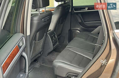 Внедорожник / Кроссовер Volkswagen Touareg 2012 в 
