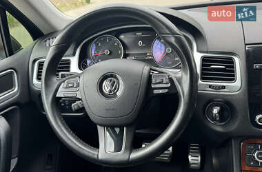 Внедорожник / Кроссовер Volkswagen Touareg 2012 в 