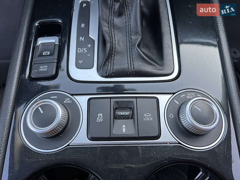 Внедорожник / Кроссовер Volkswagen Touareg 2015 в Кривом Роге