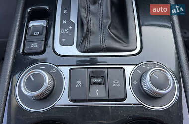 Внедорожник / Кроссовер Volkswagen Touareg 2015 в 