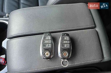 Внедорожник / Кроссовер Volkswagen Touareg 2015 в 