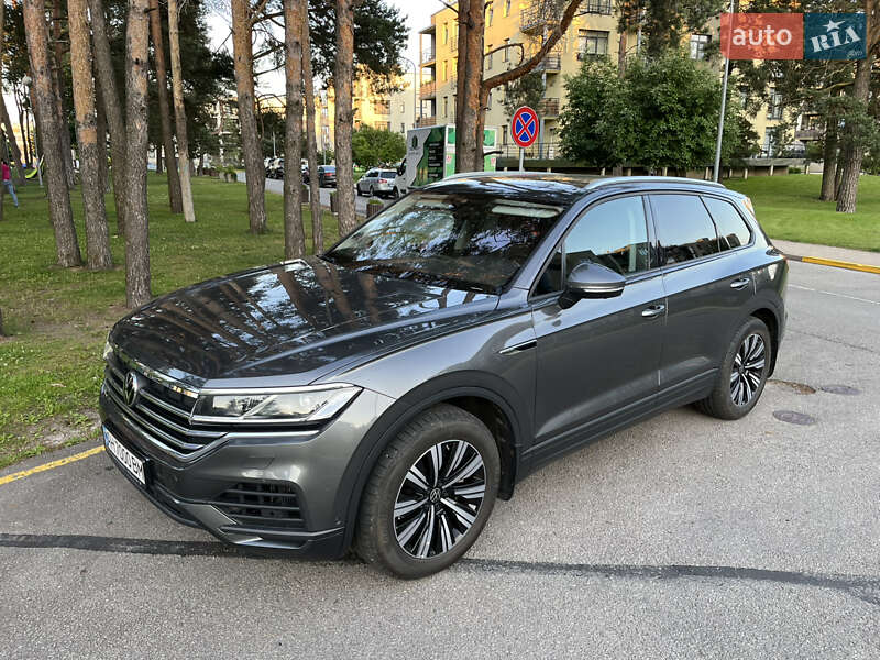 Внедорожник / Кроссовер Volkswagen Touareg 2021 в Киеве
