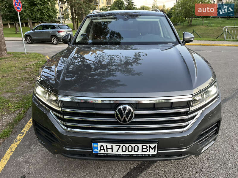 Внедорожник / Кроссовер Volkswagen Touareg 2021 в Киеве