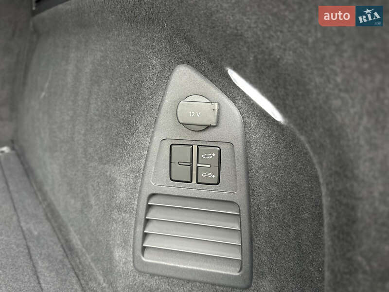 Внедорожник / Кроссовер Volkswagen Touareg 2020 в Киеве