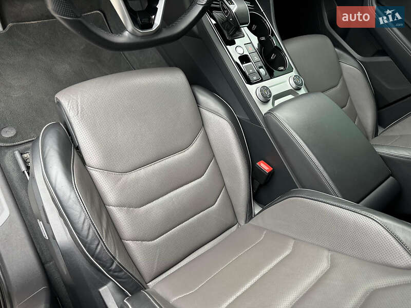 Внедорожник / Кроссовер Volkswagen Touareg 2020 в Киеве