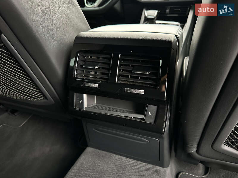 Внедорожник / Кроссовер Volkswagen Touareg 2020 в Киеве