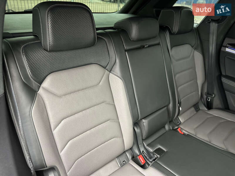 Внедорожник / Кроссовер Volkswagen Touareg 2020 в Киеве