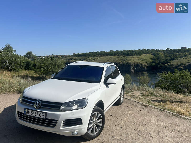 Внедорожник / Кроссовер Volkswagen Touareg 2012 в 