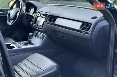 Внедорожник / Кроссовер Volkswagen Touareg 2012 в 