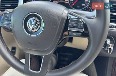 Позашляховик / Кросовер Volkswagen Touareg 2015 в 