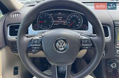 Позашляховик / Кросовер Volkswagen Touareg 2015 в 