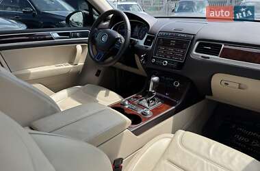 Позашляховик / Кросовер Volkswagen Touareg 2015 в 